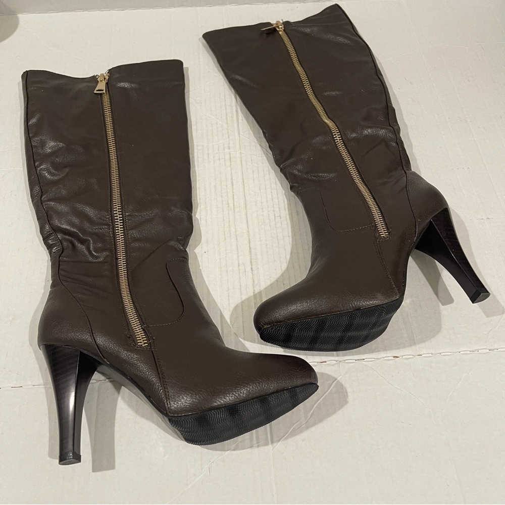 Women’s Reneeze Brown Faux Leather Heel Boots Size 7 US! - Picture 2 of 12